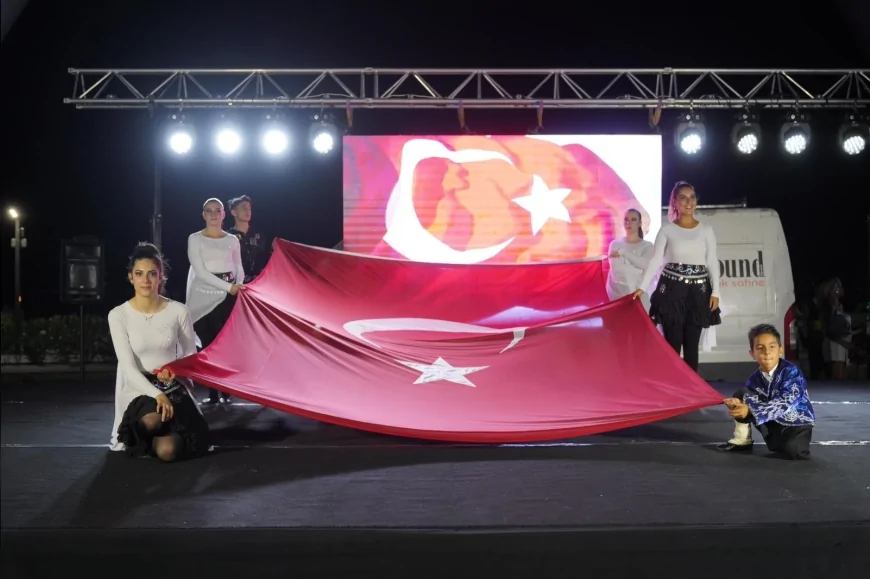 Ayvalık’ta 22. Sarımsaklı Uluslararası Halk Oyunları Festivali 6 Ülke ve 700 Dansçıyla Renkli Görüntülere Sahne Oldu