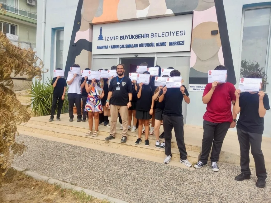 İzmir’de lise öğrencileri Kadın Dayanışma Merkezi’nde toplumsal cinsiyet eşitliği eğitimi aldı
