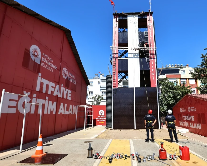 Antalya’da 225 aday itfaiye eri olmak için zorlu parkurlarda ter döküyor