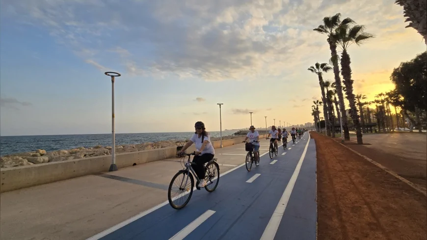 Mersin’de Avrupa Hareketlilik Haftası etkinliklerinde bisikletliler sürdürülebilir ulaşım için sahilde pedal çevirdi
