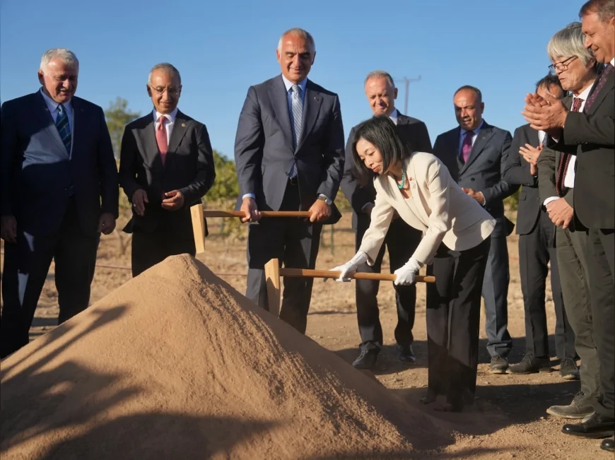 Şanlıurfa Ayanlar Höyük’te kazılar başladı, ilk kazmayı Japonya Prensesi Akiko vurdu