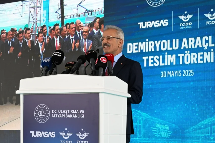 Ulaştırma Bakanı Abdulkadir Uraloğlu: "Türkiye’nin İlk 6 Akslı Yerli ve Milli Elektrikli Lokomotifi Üretilecek"