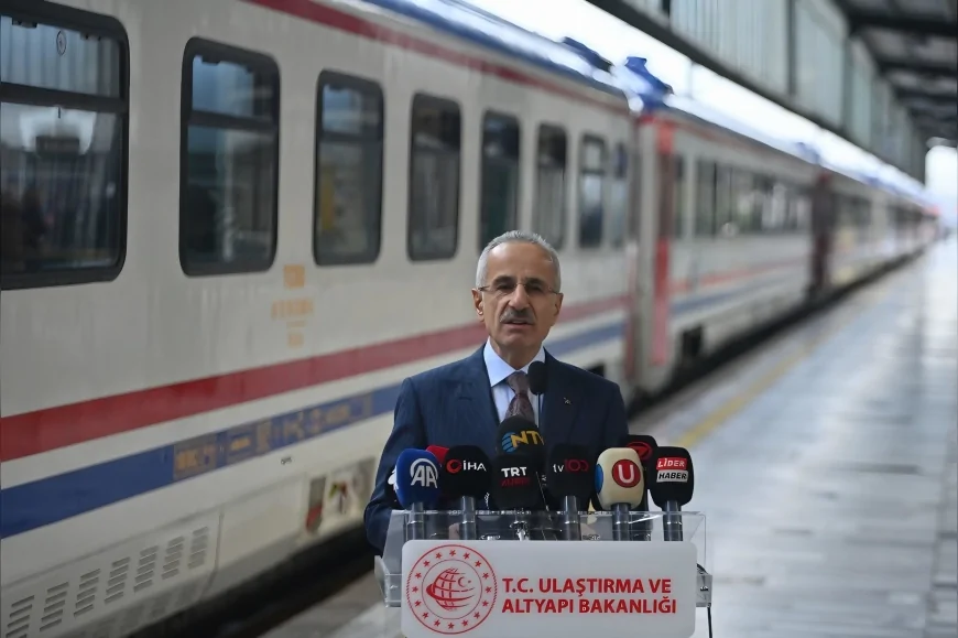 Ulaştırma ve Altyapı Bakanı Abdulkadir Uraloğlu: "Turistik Karaelmas Ekspresi sonbaharda üç özel sefer düzenleyecek"