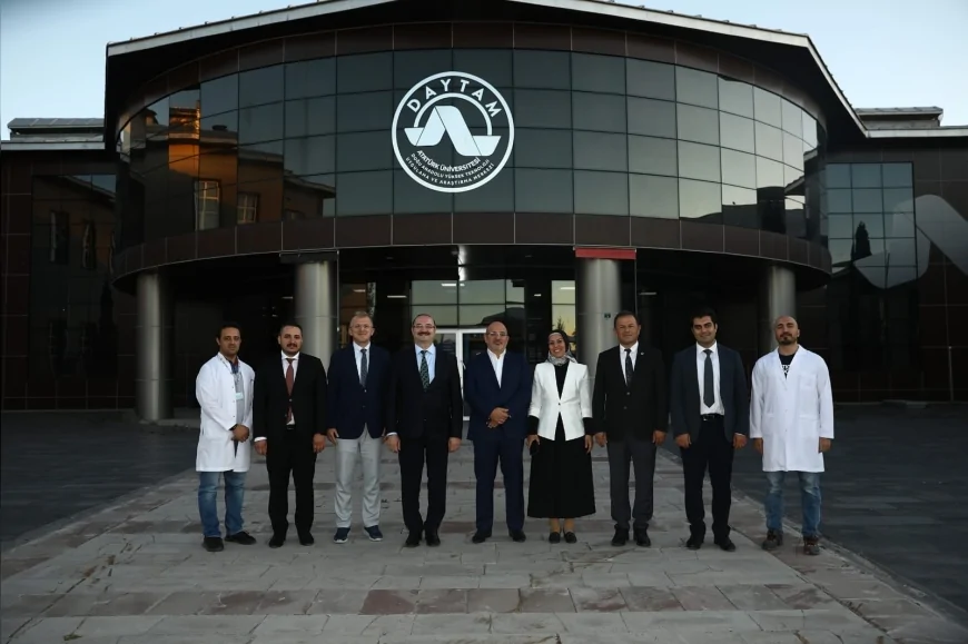 Atatürk Üniversitesi Rektörü Hacımüftüoğlu: “Sanayi ile iş birliği bilimsel üretime katkı sağlayacak”