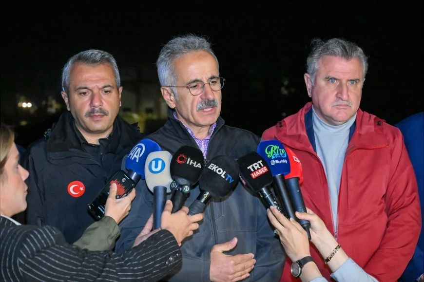Ulaştırma ve Altyapı Bakanı Abdulkadir Uraloğlu: "Ardeşen-Çamlıhemşin yolunda hasarlar var, tek şeritten ulaşım sağlanıyor"