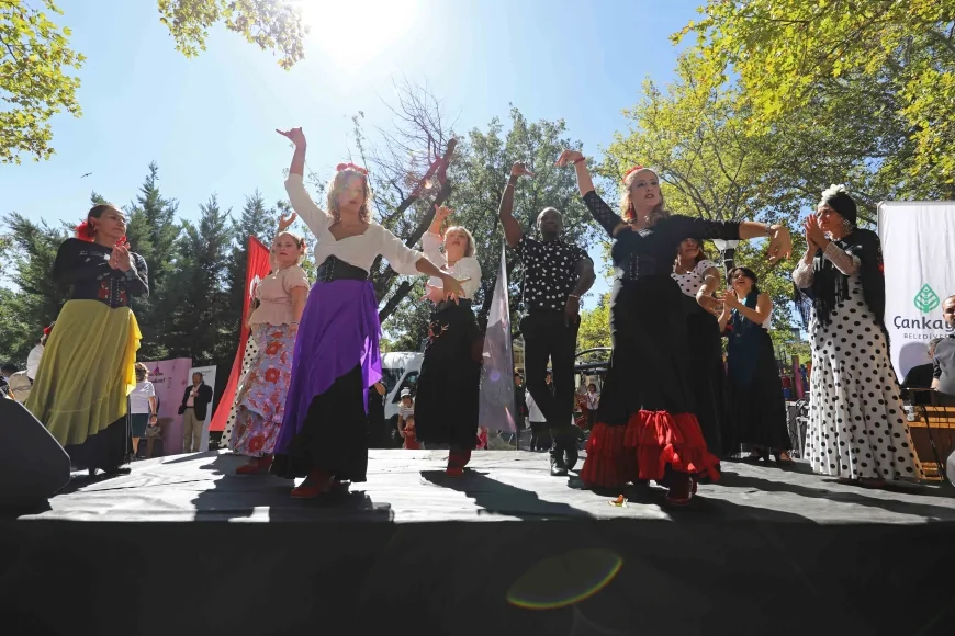 Çankaya’da Kuğulu Park’ta jinekolojik kanserlere dikkat çekildi: "Farkındayım, Güvendeyim" etkinliği yoğun ilgi gördü