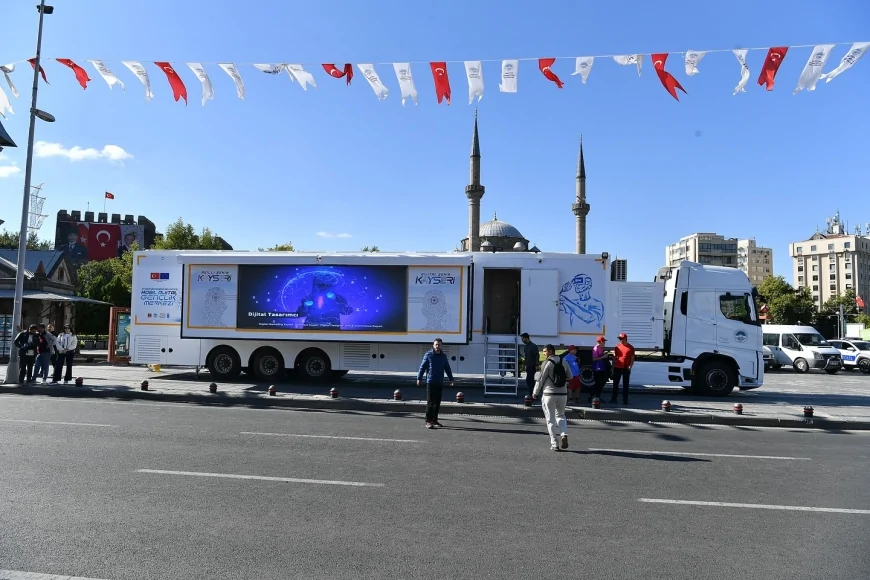 Kayseri’de Mobil Dijital Gençlik Merkezi tanıtıldı: AB hibesiyle gençlere teknoloji eğitimi verilecek