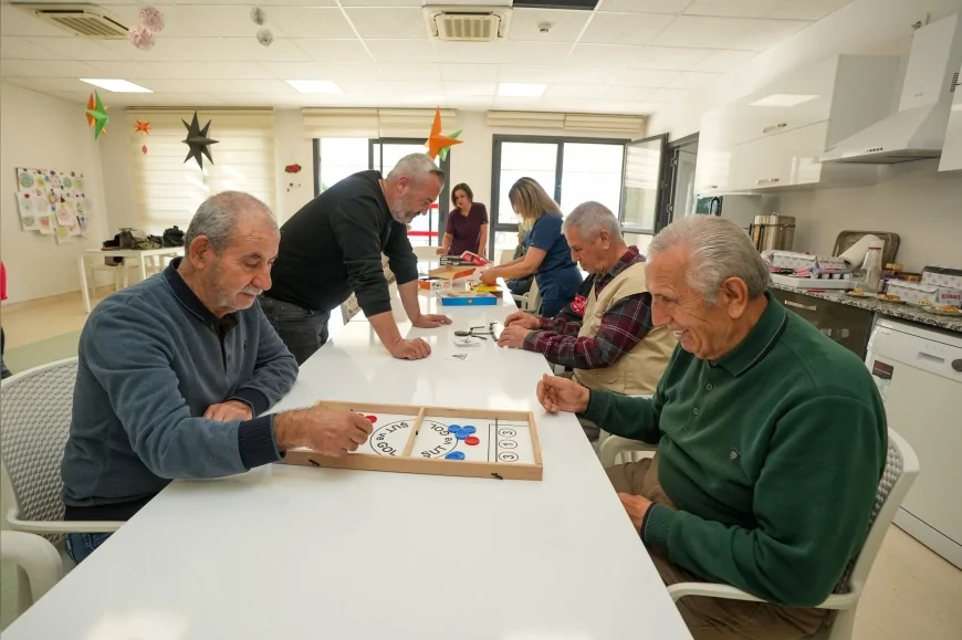 Gaziemir’de Alzheimer Merkezi hastalara umut oluyor, yakınlarına nefes aldırıyor