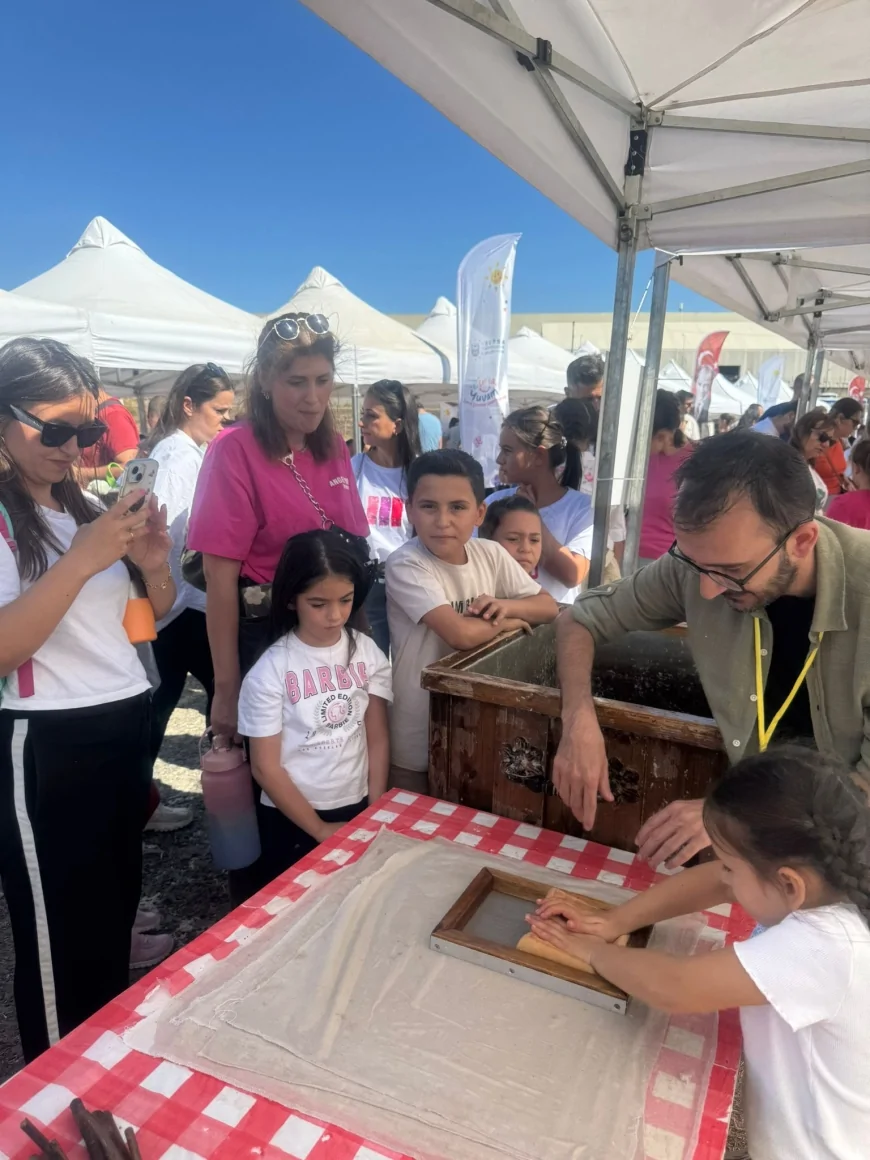 Yalova Belediyesi İbrahim Müteferrika Kağıt Müzesi, Arkeofest 2025’te el yapımı kağıtlarıyla yoğun ilgi gördü