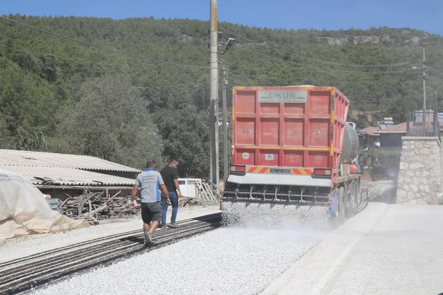 Marmaris’in Çetibeli Mahallesi’nde 25 bin metrekarelik yol yenileme çalışması başladı