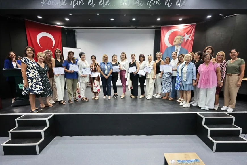 Konak’ın kadın muhtarları çevre farkındalığı eğitimini tamamlayarak Yeşil Lider sertifikalarını aldı