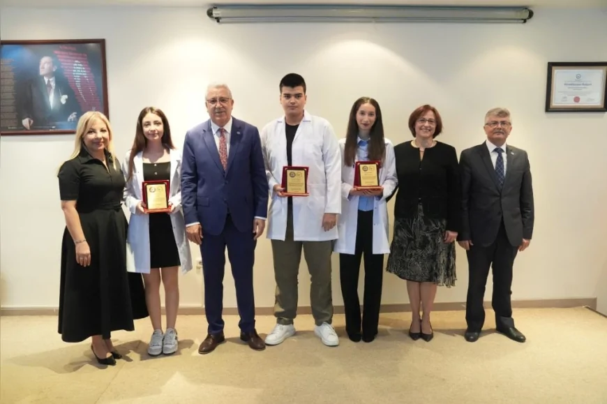 EÜ Rektörü Prof. Dr. Necdet Budak: "Oryantasyon programlarıyla öğrencilerimize huzurlu ve güvenli bir eğitim ortamı sunuyoruz"