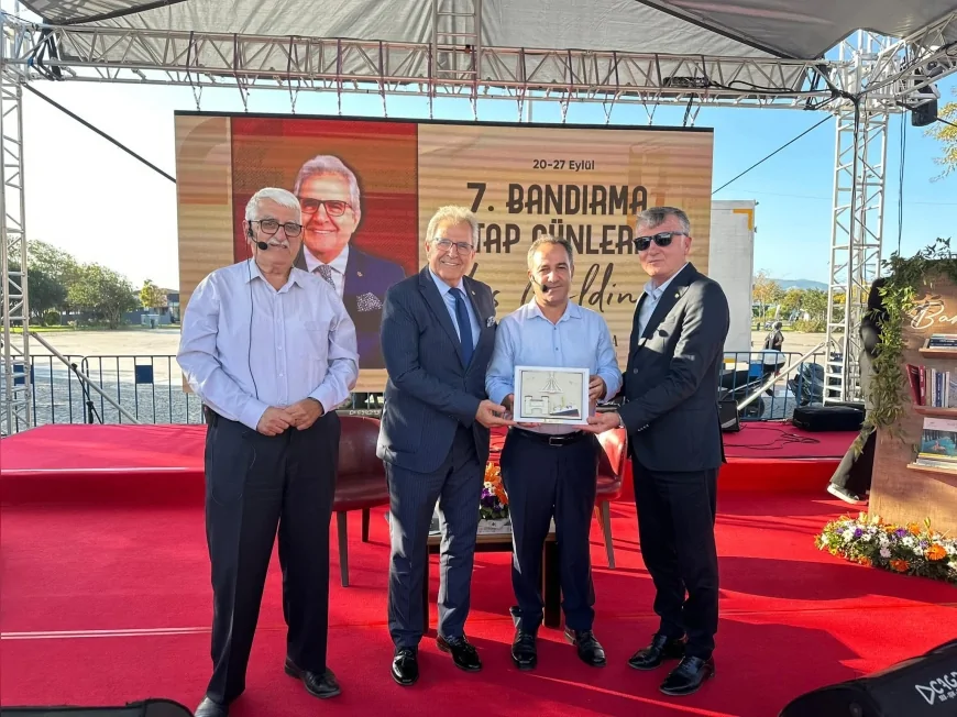 7. Bandırma Kitap Günleri’nde yazar söyleşileri, imza günleri ve müzik dinletileri yoğun ilgi gördü