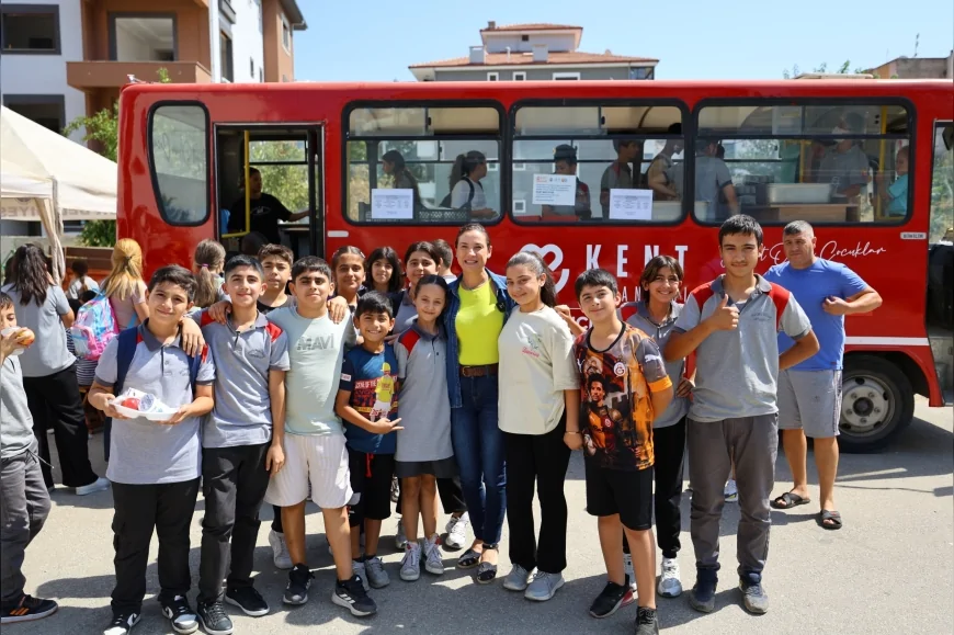 Efes Selçuk’ta Kent Lokantası Öğrenci Otobüsü üçüncü noktada hizmete başladı