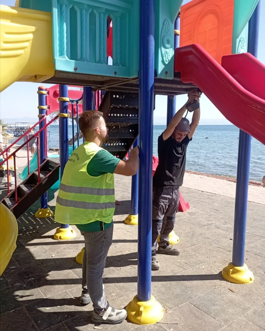 Edremit’te parklar ve oyun alanları yenileniyor, kapsamlı bakım çalışmaları başladı