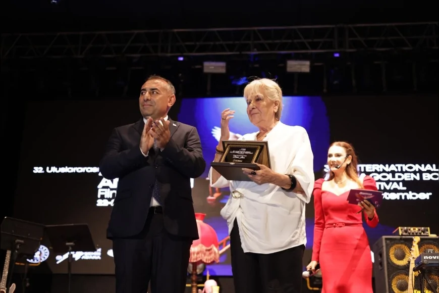 32. Altın Koza Film Festivali açılışında ödüller sahiplerini buldu, Zeydan Karalar mesaj gönderdi