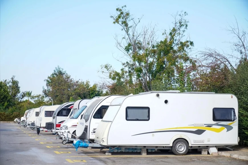 İnciraltı Karavan Parkı tam kapasiteyle doldu, karavancılar yaşam alanı olarak tercih ediyor