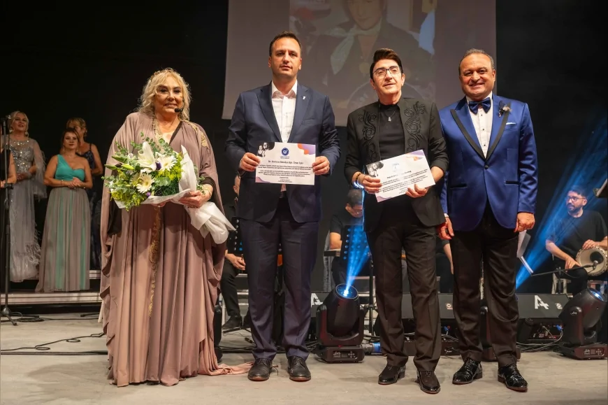 Bornova’da Zeki Müren’e vefa konseri, ÇYDD şubesi müjdesiyle taçlandı