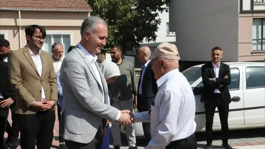 İnegöl Belediyesi Ertuğrulgazi Mahallesi’nde 26 araçlık otopark ve yeşil alan düzenlemesini tamamladı