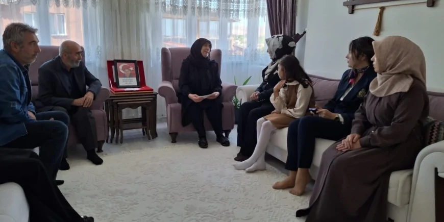 Cumhurbaşkanından Şehit Polis Şeyda Yılmaz’ın Ailesine Mektup, Milletvekili Toy Teslim Etti