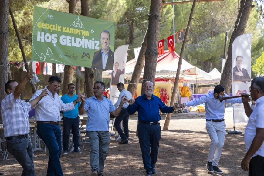 Mersin Büyükşehir Toroslar’daki muhtarları Tarsus Gençlik Kampı’nda bir araya getirdi