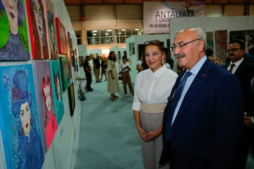 Adana’da ilk kez düzenlenen Çağdaş Sanat Fuarı açıldı, 62 firma sanatseverlerle buluştu