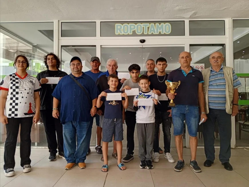 Muğlalı sporcular Bulgaristan’daki satranç turnuvasından altın ve gümüş madalyayla döndü