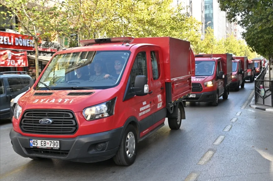 Manisa’da İtfaiye Haftası Cumhuriyet Meydanı’ndaki tören ve araç kortejiyle başladı