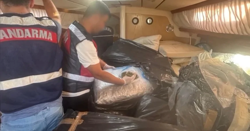 Muğla açıklarında JİHA destekli deniz operasyonunda 210 kilo uyuşturucu ele geçirildi