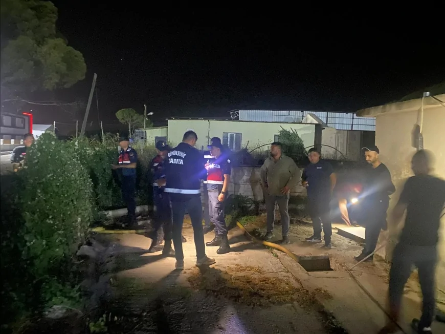 Manisa’da fabrika atıklarını dereye boşaltırken yakalandı, belediye yasal işlem başlattı