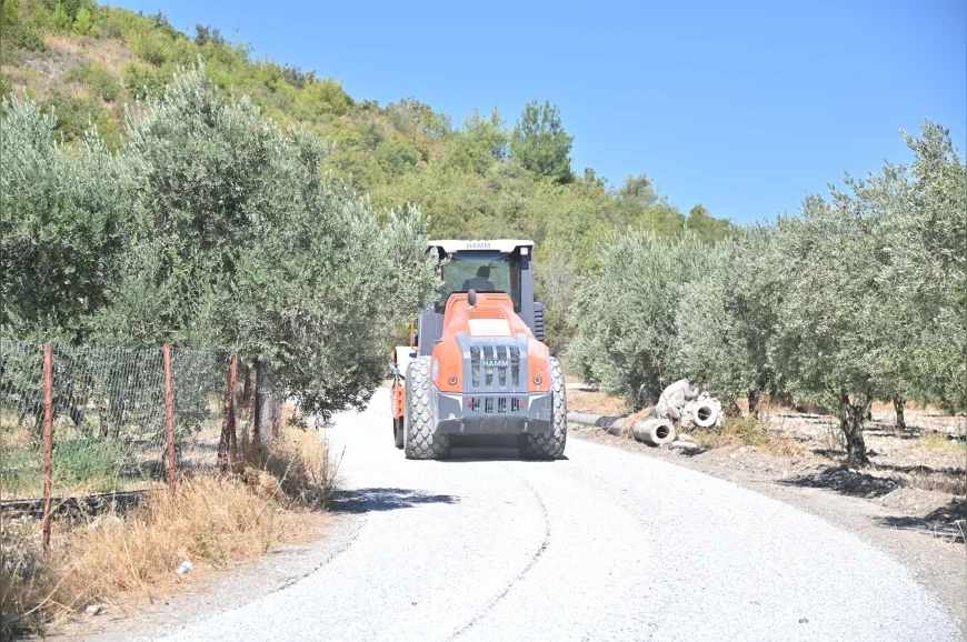 Manisa Şehzadeler’de Belenyenice ve Kağan mahalle yolları zeytin hasadı öncesi yenilendi