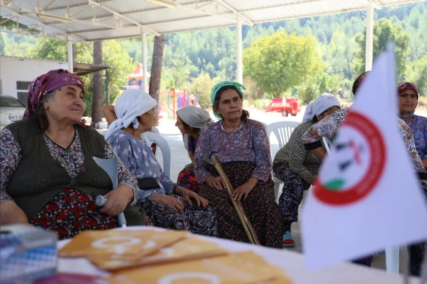 Menteşe Belediyesi kırsal mahallelerde kadın hakları bilgilendirmelerine devam ediyor