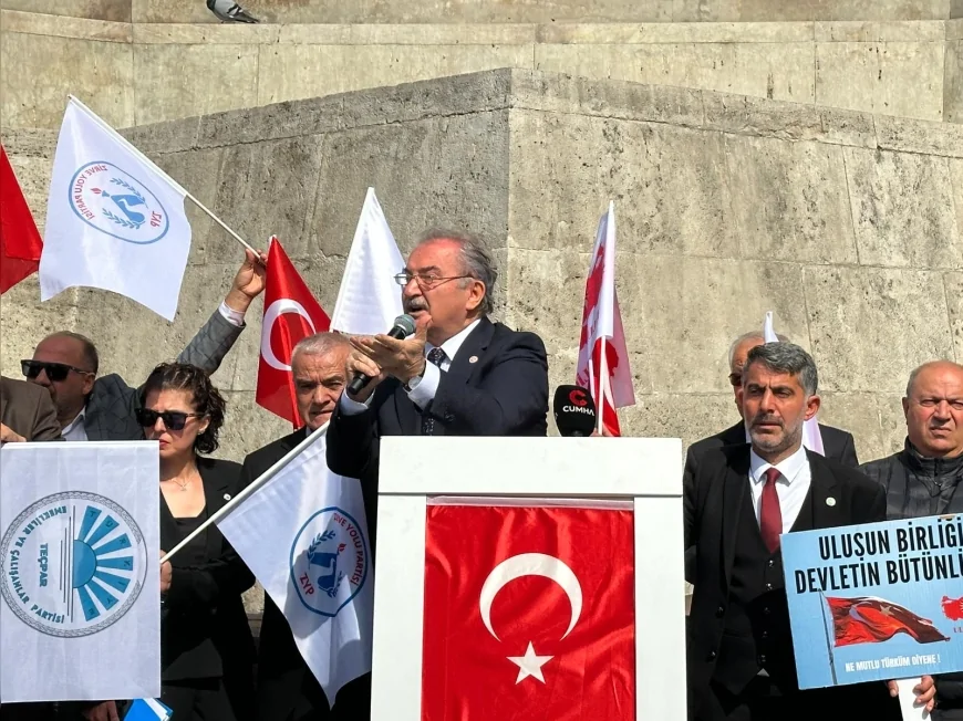 17 siyasi parti “Ulus Birliği” adıyla Ankara’da bir araya geldi, kuruluş bildirisi Ulus Meydanı’nda açıklandı