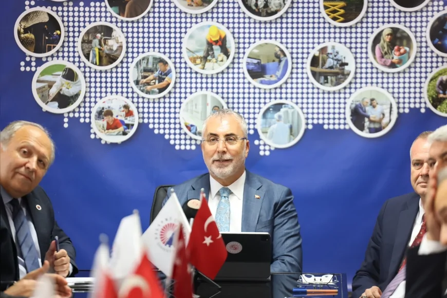 Çalışma Bakanı Vedat Işıkhan: "Muhalefet sosyal güvenlik sistemimize en büyük tehdit"
