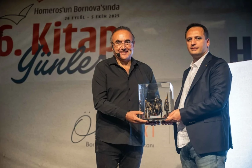 Sunay Akın Bornova Kitap Günleri’nde: “Demokrasi farklı enstrümanların uyumudur”