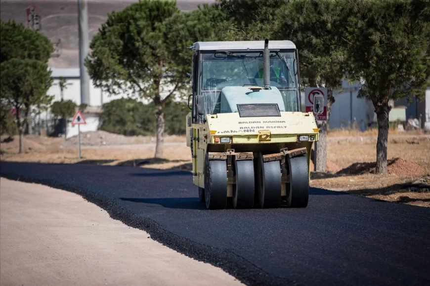 Aliağa Organize Sanayi Bölgesi yoluna 2 kilometrelik sıcak asfalt çalışması başlatıldı