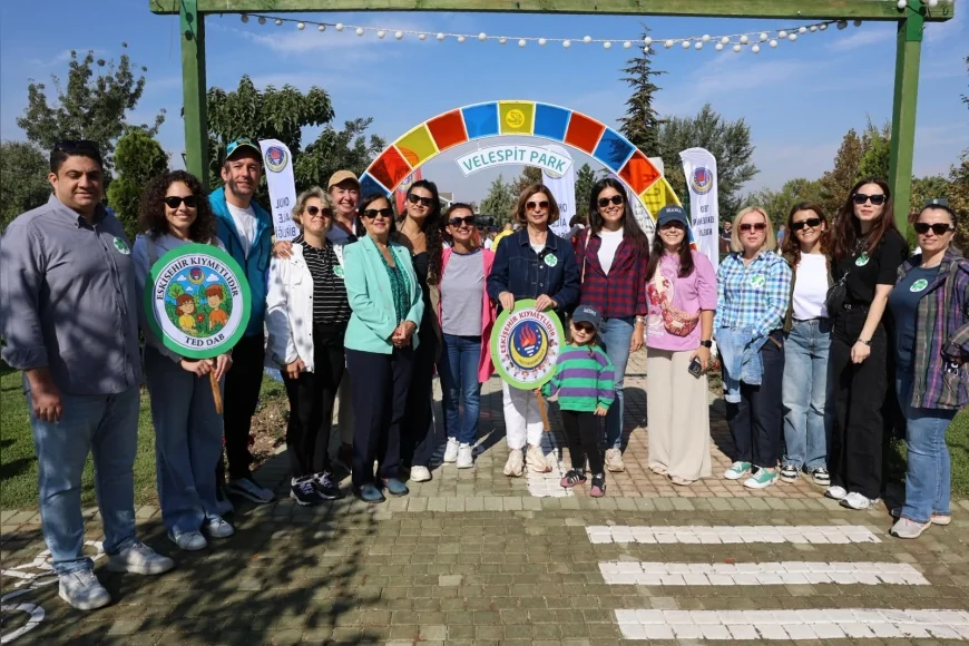 Eskişehir’de belediyeler ve TED Koleji öğrencileri Sümer Park’ta çöp toplama etkinliğinde buluştu