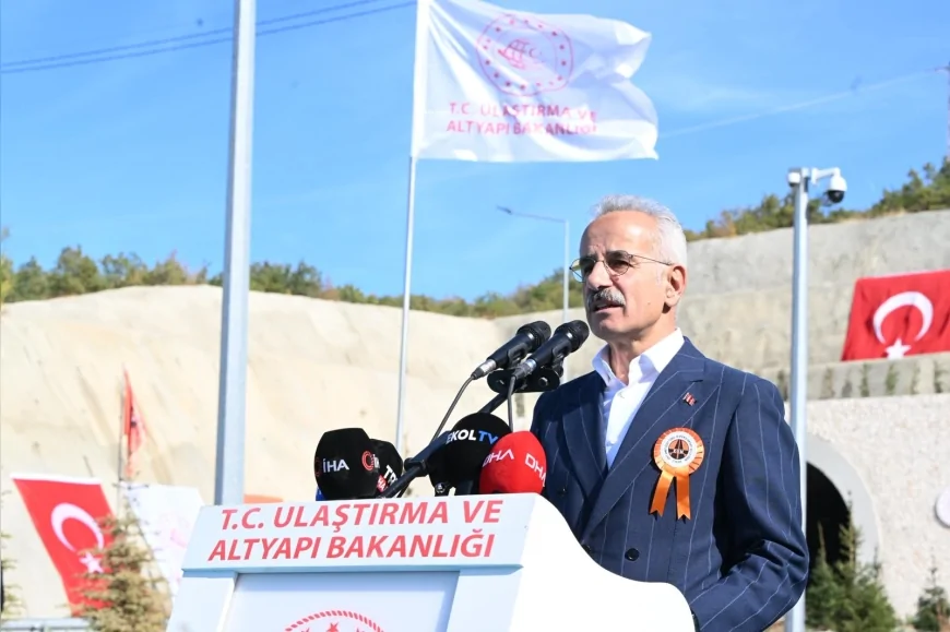 Ulaştırma ve Altyapı Bakanı Abdulkadir Uraloğlu: "Şehit Ahmet Özsoy Tüneli ile yıllık 50,7 milyon lira tasarruf sağlayacağız"