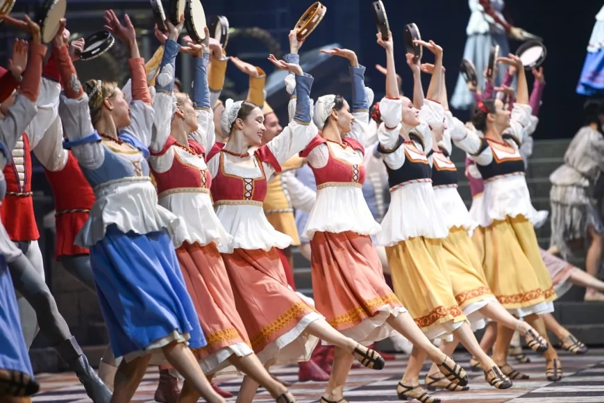 Bakan Mehmet Nuri Ersoy, Bolşoy Balesi’nin Romeo ve Juliet Gösterimini İstanbul’da İzledi