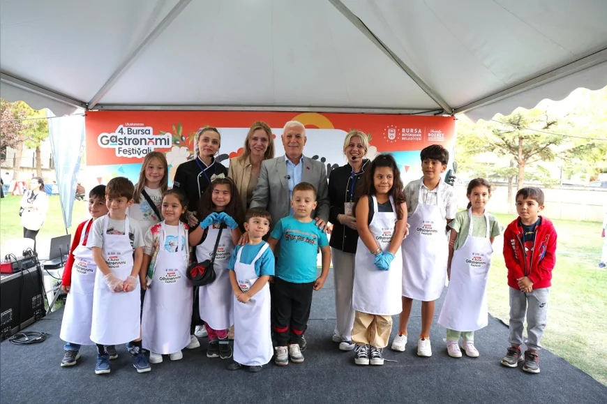 Bursa Gastronomi Festivali’nde minik şefler hünerlerini sergiledi, Bozbey çocukları alkışladı