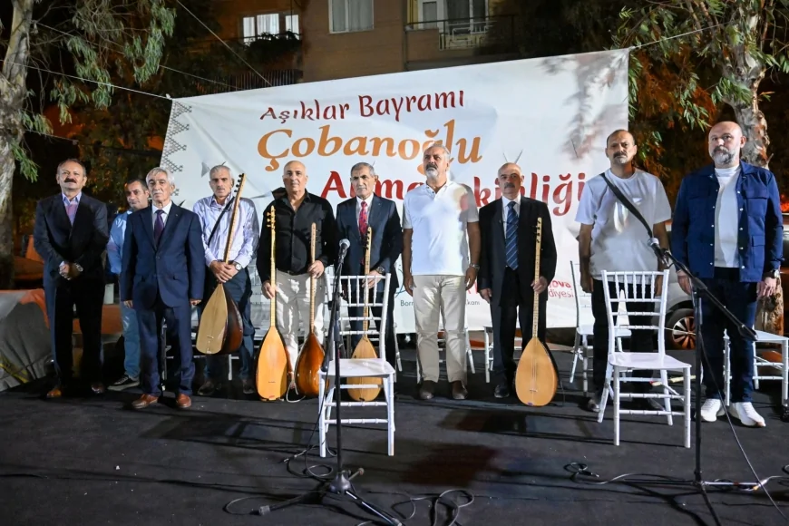 Bornova’da Aşıklar Bayramı coşkusu: Halk Ozanı Murat Çobanoğlu anısına düzenlenen etkinlik büyük ilgi gördü