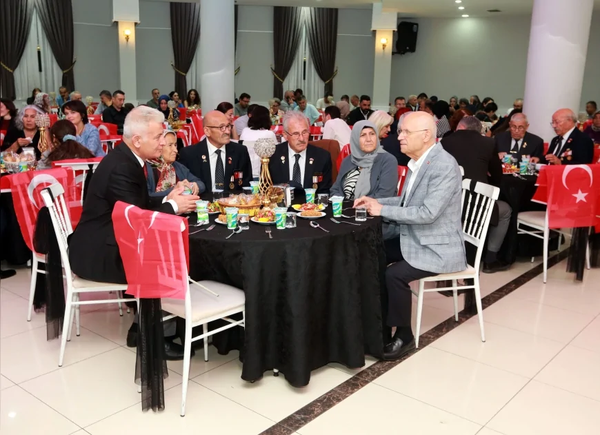 Yenimahalle’de Gaziler Günü programında gaziler onuruna yemek düzenlendi