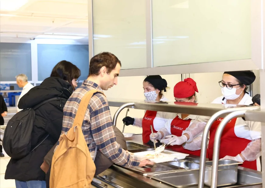 Çankaya Belediyesi üniversite öğrencilerine ücretsiz akşam yemeği hizmetini 1 Ekim’de yeniden başlatıyor