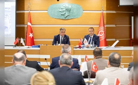 İzmir Büyükşehir Belediye Başkanı Cemil Tugay: "Kentsel dönüşümde cesur ve güçlü adımlar atacağız"