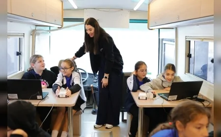 Mavi Nefes Eğitim Otobüsü Ayvalık’ta öğrencilere deniz temizliği bilinci aşılıyor