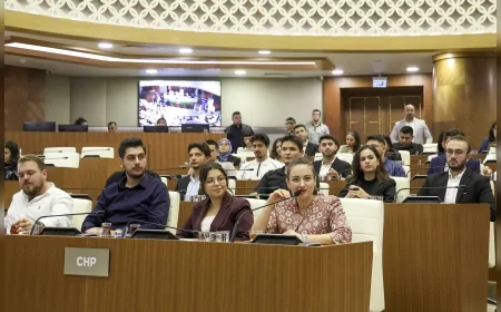 Büşra Özdemir: "Gençlerin vizyonu Antalya’yı daha demokratik ve yenilikçi geleceğe taşıyacak"