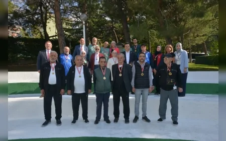 Bursa’da Dünya Yaşlılar Günü’nde Türkiye’nin ilk huzurevi pickleball sahası açıldı