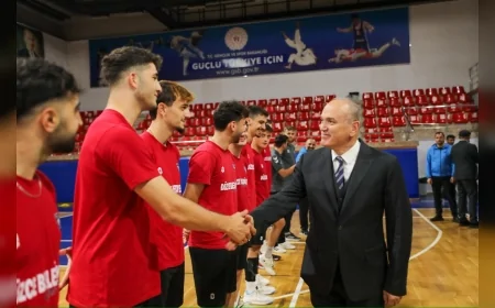 Düzce Belediye Başkanı Faruk Özlü: "Voleybolcularımıza Yeni Sezonda Başarılar Diliyorum"