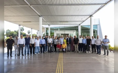 Mersin Büyükşehir, Akdeniz ilçesi muhtarlarıyla istişare toplantısında sorunları ve talepleri dinledi