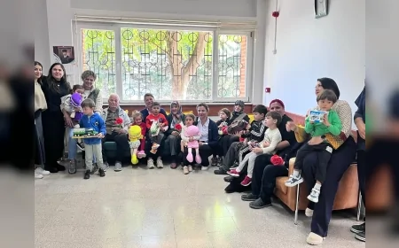 Eskişehir’de miniklerden Yaşlılar Günü’nde alzheimerlı bireylere duygu dolu ziyaret